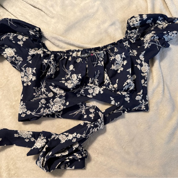 Adorable set of 4 mid-drift tanks! - Picture 2 of 5